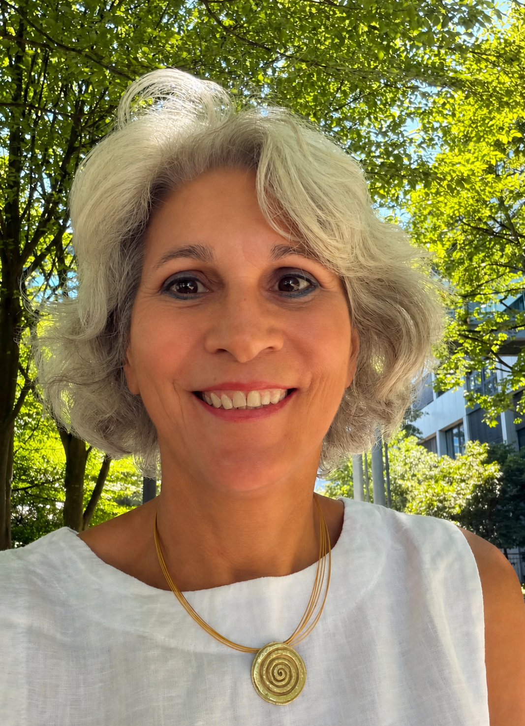 Dr. Jutta Stern, Porträt im Grünen